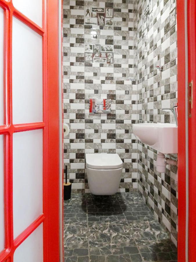 Monro Apartment Lviv Bagian luar foto