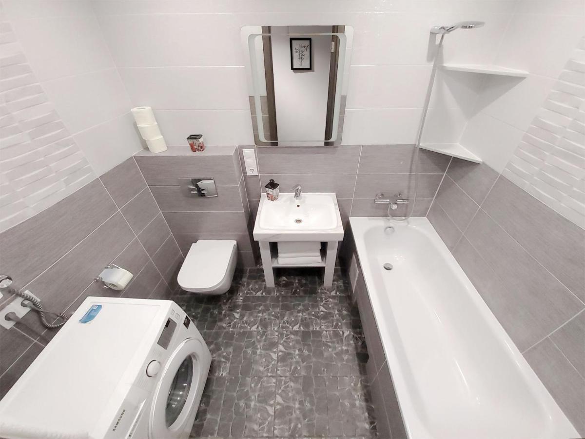 Monro Apartment Lviv Bagian luar foto