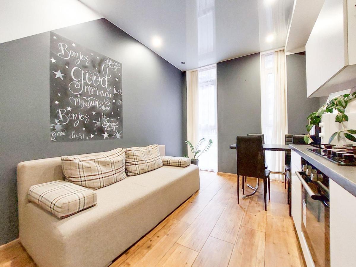 Monro Apartment Lviv Bagian luar foto
