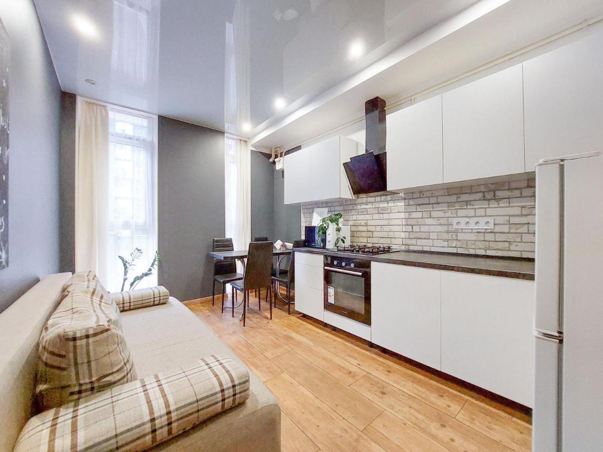 Monro Apartment Lviv Bagian luar foto