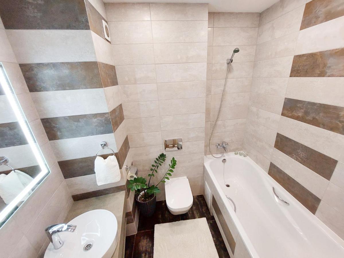 Monro Apartment Lviv Bagian luar foto